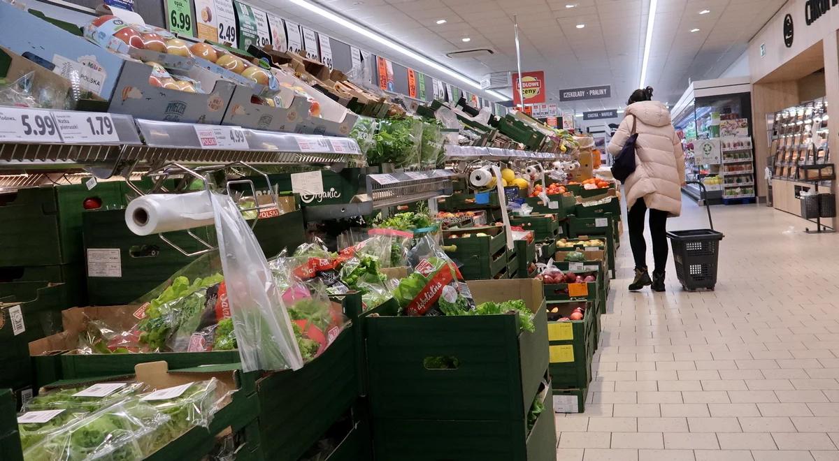 Ceny artykułów spożywczych. Nowy lider najtańszych sieci handlowych. Biedronka zdetronizowała Auchan