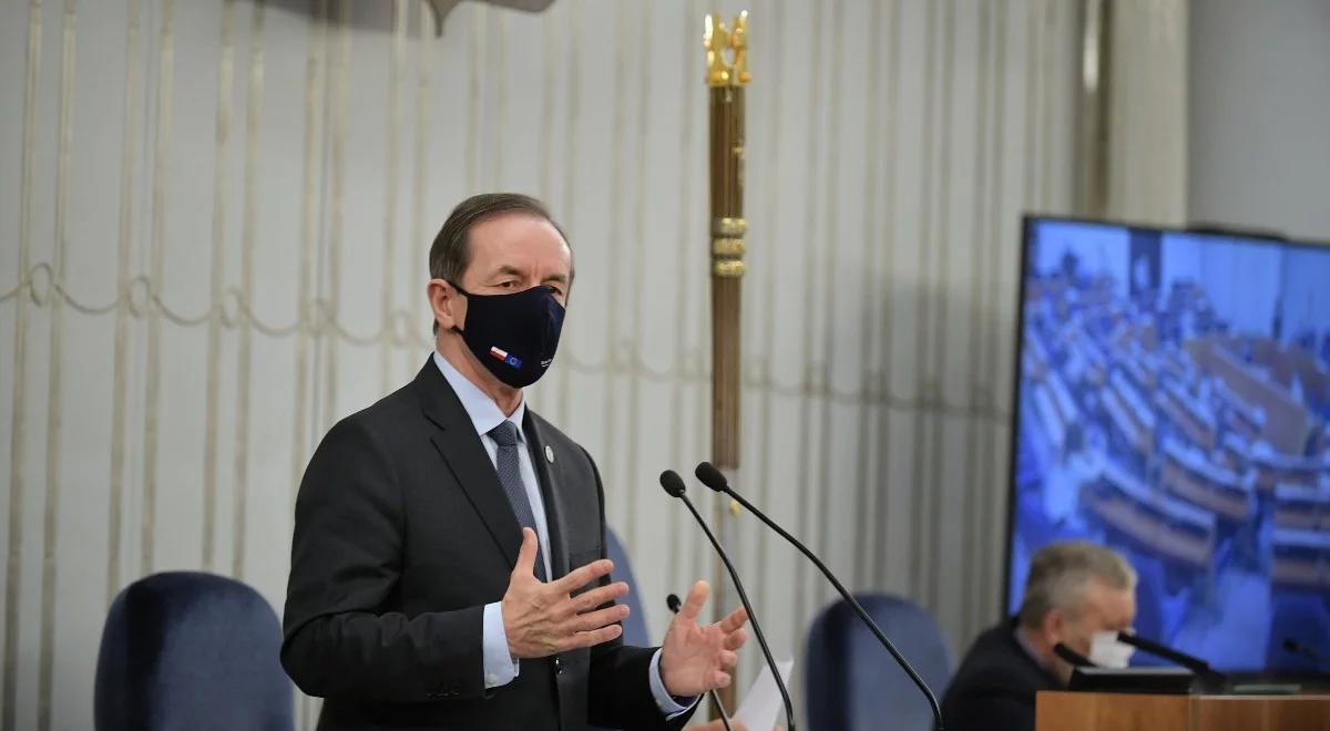 Grodzki powołuje zespoły doradców. Karczewski: bezradność senatorów KO