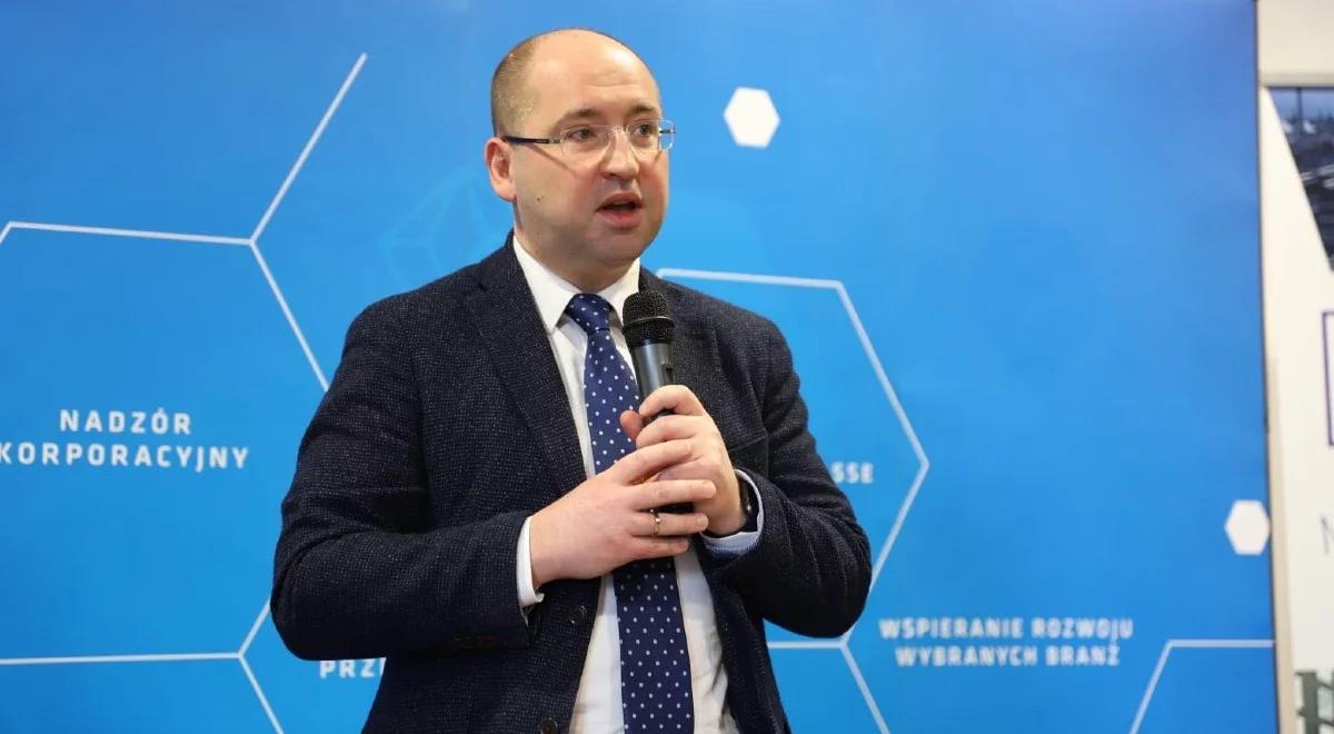 "Rytualne atakowanie konserwatywnych rządów". Adam Bielan o działaniach PE