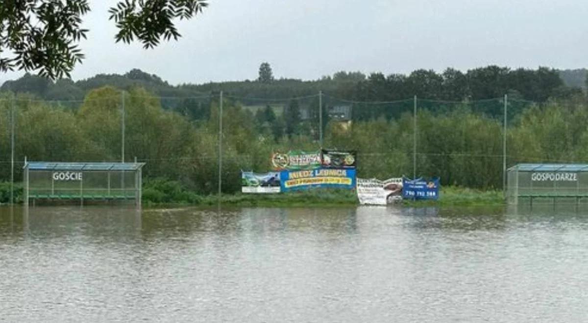 Powódź w Polsce. 100 klubów sportowych poszkodowanych -  woda bezwzględnym przeciwnikiem