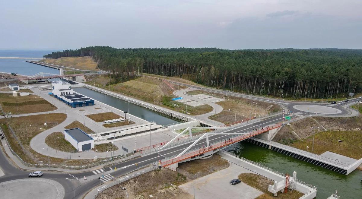 "Polska pokazuje swoją sprawczość". Rok temu otwarto kanał żeglugowy przez Mierzeję Wiślaną