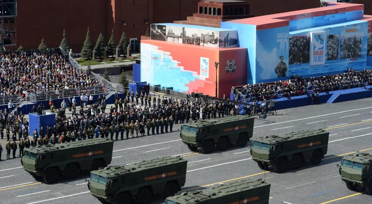 Putin i wojsko. Od zardzewiałego czołgu do pogróżek bronią jądrową