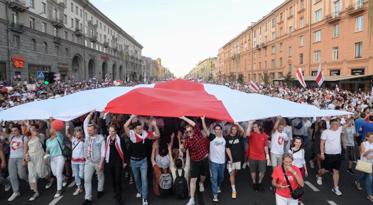 Były przywódca Białorusi: Łukaszenka może doprowadzić do rozlewu krwi