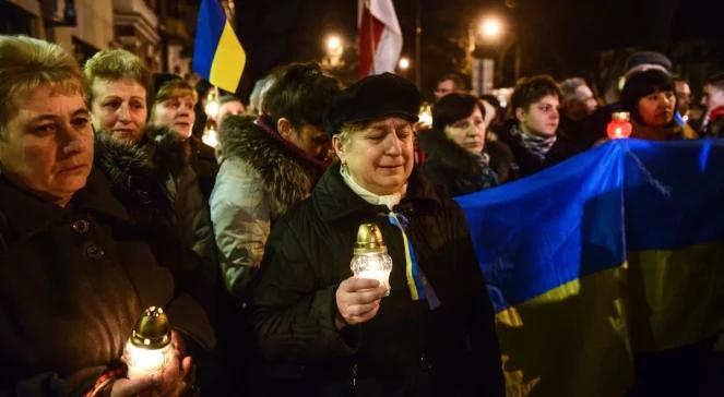 Warszawa razem z Ukraińcami. Znicze przed ambasadą