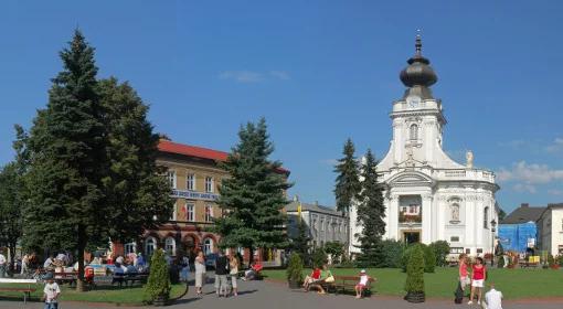 Kardynal Dziwisz przekazał bazylice w Wadowicach relikwie Jana Pawła II 