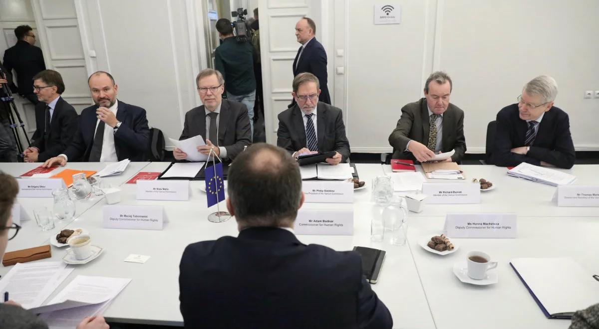 Unijna komisarz chce odrzucenia ustawy o sądach. Wiceszef MSZ: bezprecedensowa ingerencja