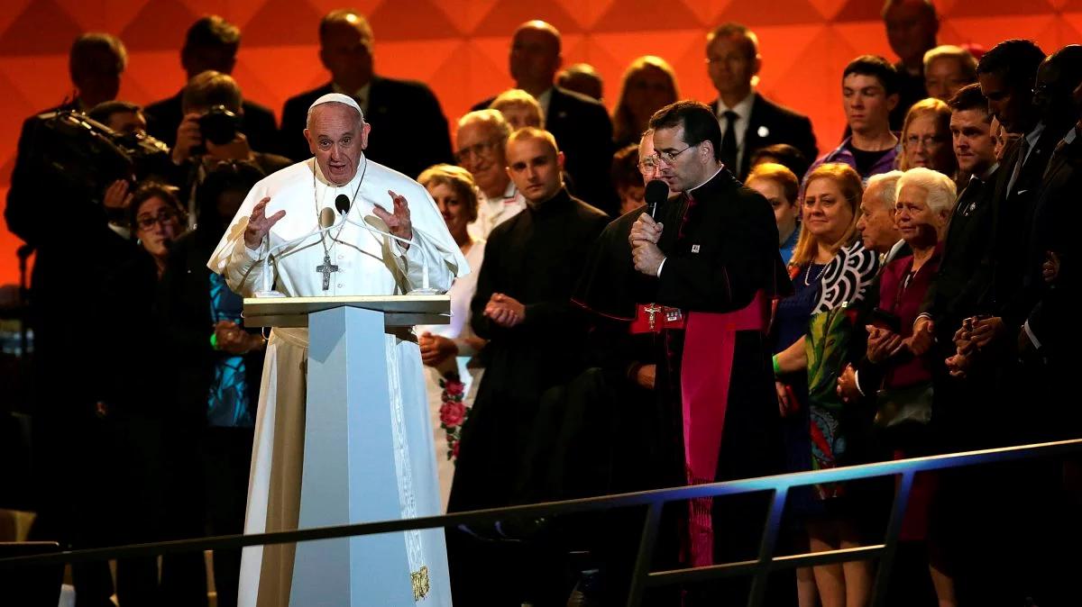 Papież Franciszek spotkał się w Filadelfii z ofiarami pedofilii. "Bóg płacze"