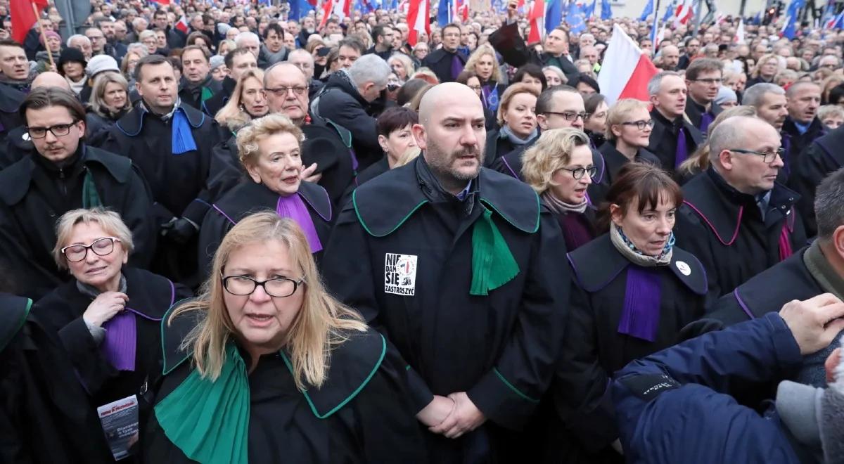 Politolog: władza sądownicza broni się, apelując o wsparcie z zewnątrz