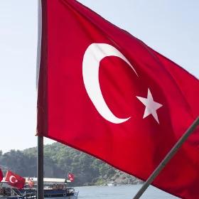 KE zapewnia, że nie złagodzi kryteriów zniesienia wiz dla Turcji