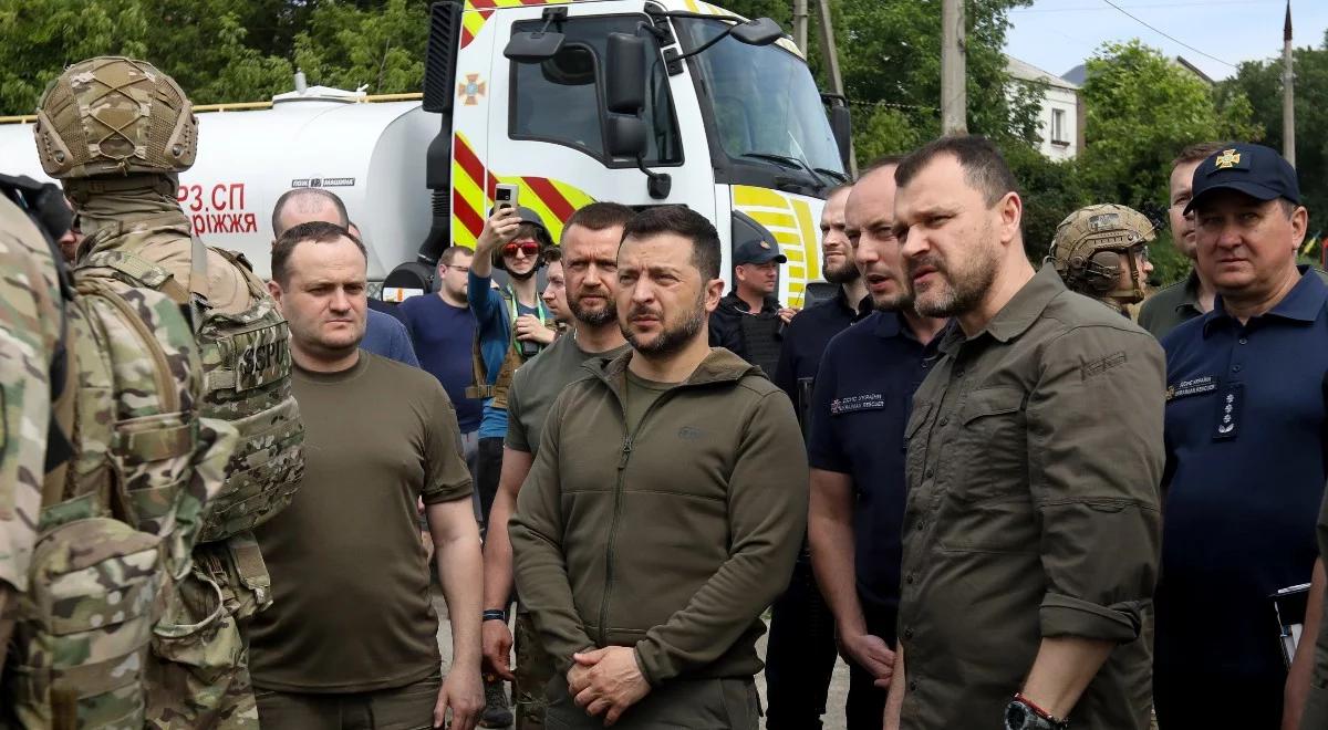 Wysadzenie tamy na Dnieprze. Zełenski składa wizytę w częściowo zalanym Chersoniu