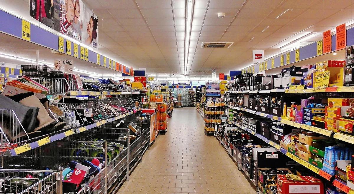 Supermarkety otrzymały gigantyczną pomoc na rozwój m.in. w Polsce, to zaburza konkurencję