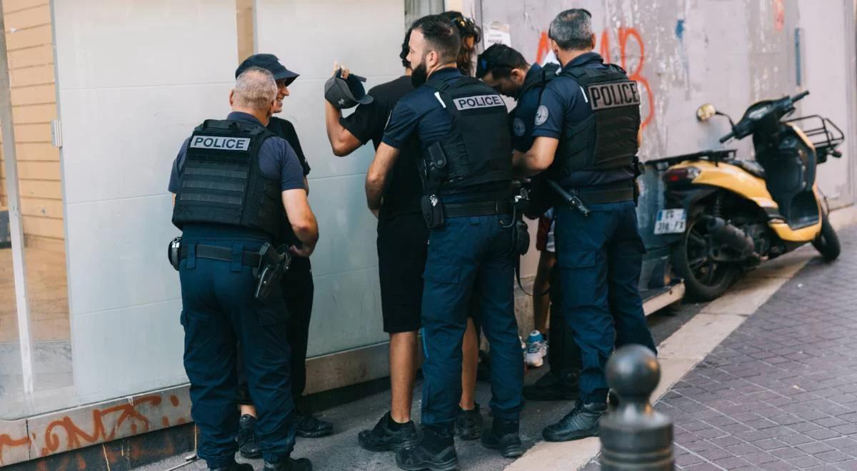 Tłumili zamieszki - teraz odpowiedzą za brutalność. Czterej francuscy policjanci oskarżeni