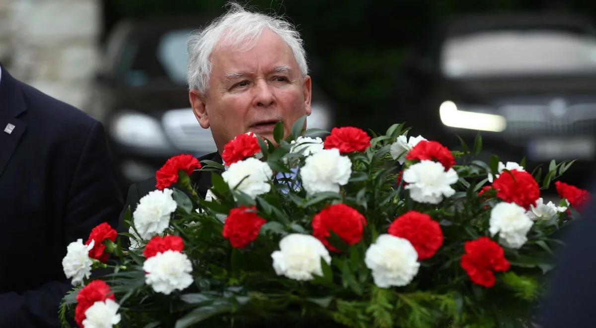 Prezes PiS odwiedził grób Lecha i Marii Kaczyńskich na Wawelu