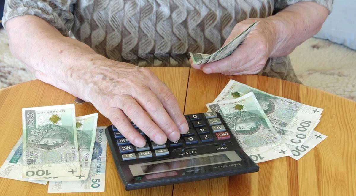 Renta wdowia od 1 lipca. Wyliczyliśmy, ile pieniędzy dostaniesz. Sprawdź