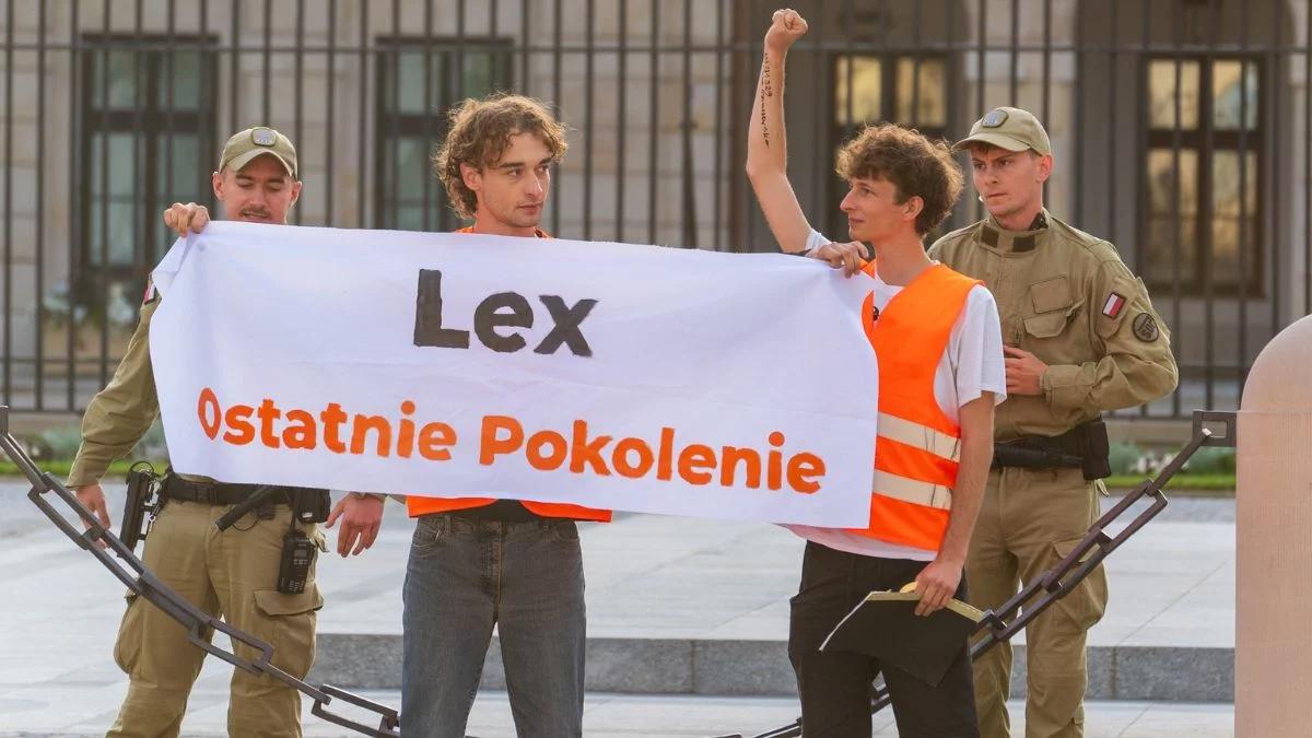 Interwencja służb przed Pałacem Prezydenckim. Aktywiści Ostatniego Pokolenia