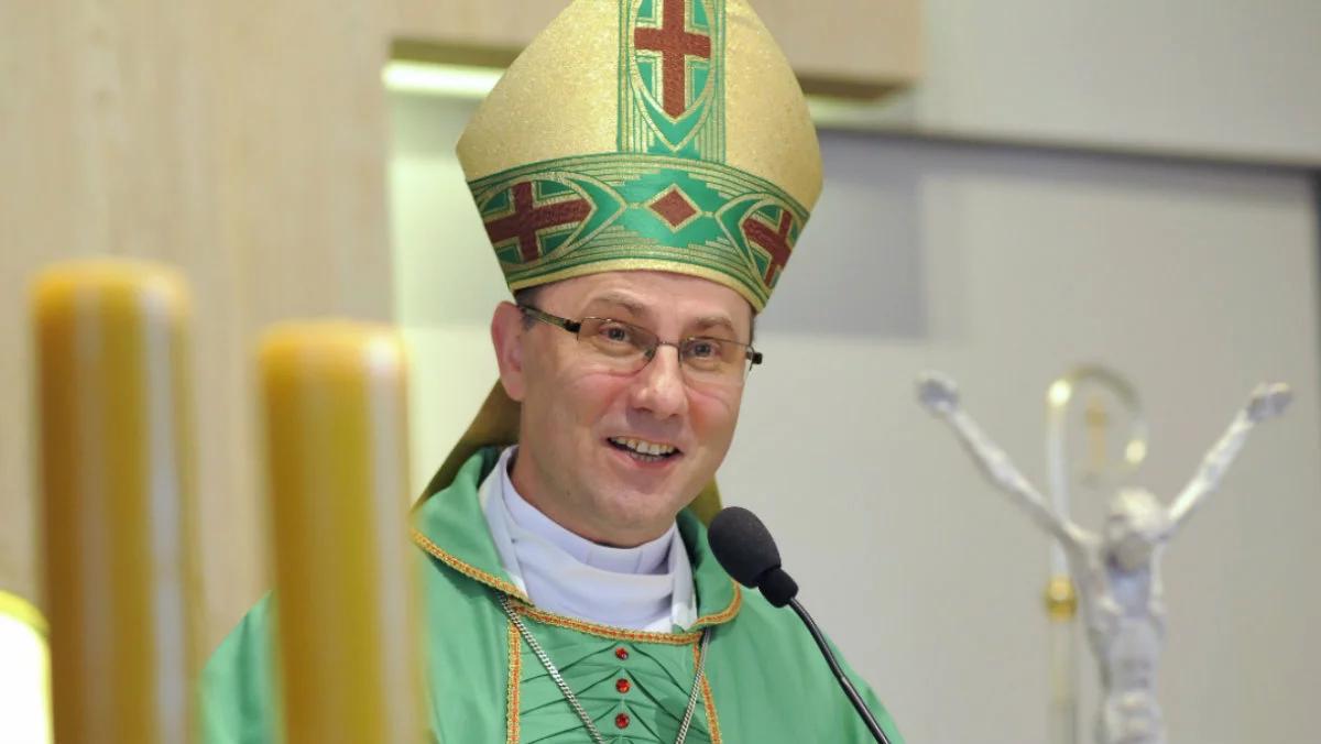 "Niech światło Chrystusa rozproszy nasze ciemności". Życzenia Prymasa Polski na Wielkanoc
