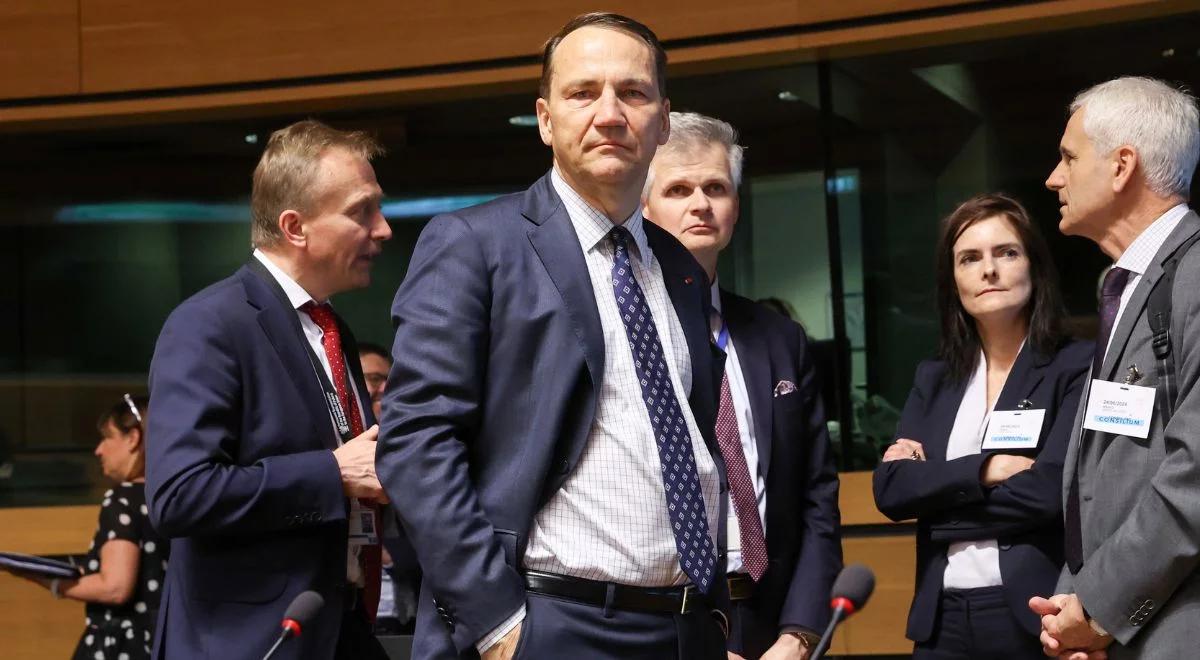 Sikorski o Rosji. "Agresor musi zapłacić za skutki napaści"