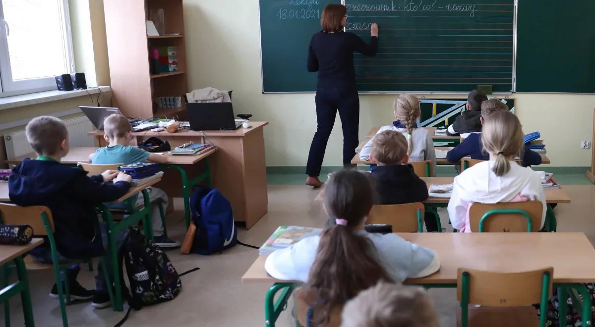 Edukacja zdrowotna w szkołach. Polacy zabrali głos w nowym sondażu