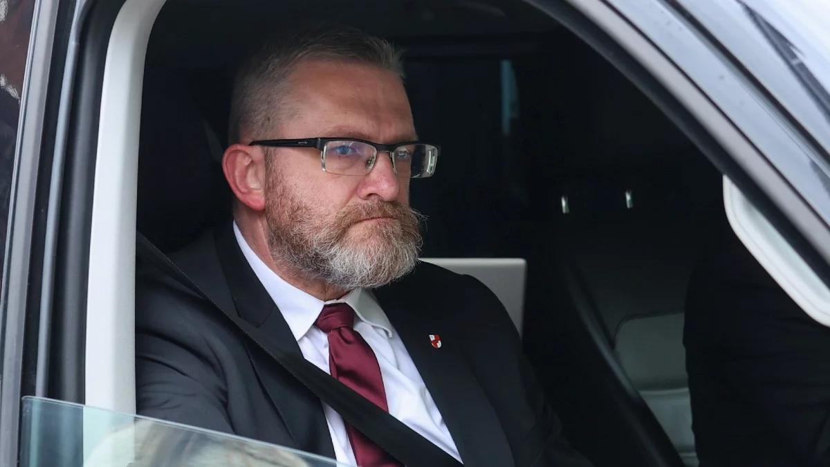 Grzegorz Braun stracił immunitet. Europosłowie tłumaczą się z decyzji