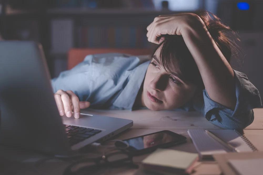 Praca w nocy niebezpieczna dla zdrowia? Czym grożą nocne zmiany?