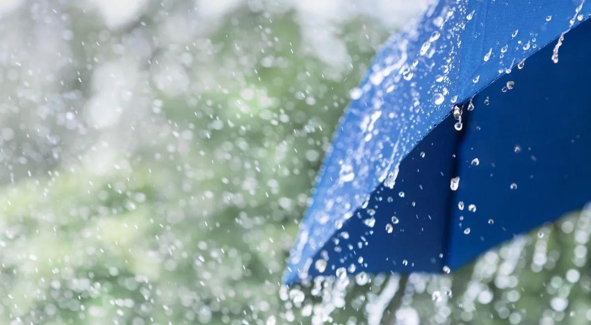 W nocy od zachodu nad Polskę nasunie się front atmosferyczny z deszczem. Sprawdź prognozę pogody