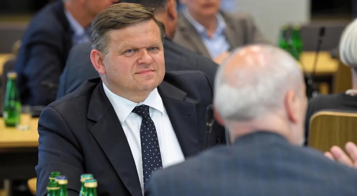 "Nikt nie ma prawa obrażać innych". Wiceszef MON odpowiada na słowa Laska o podkomisji smoleńskiej