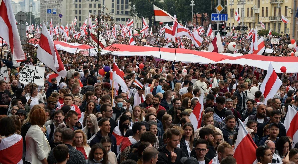Działacz: Putin i Łukaszenka robią na Białorusi tzw. zaczystkę, Zachód musi pomóc Białorusinom w zakresie mediów i kadr