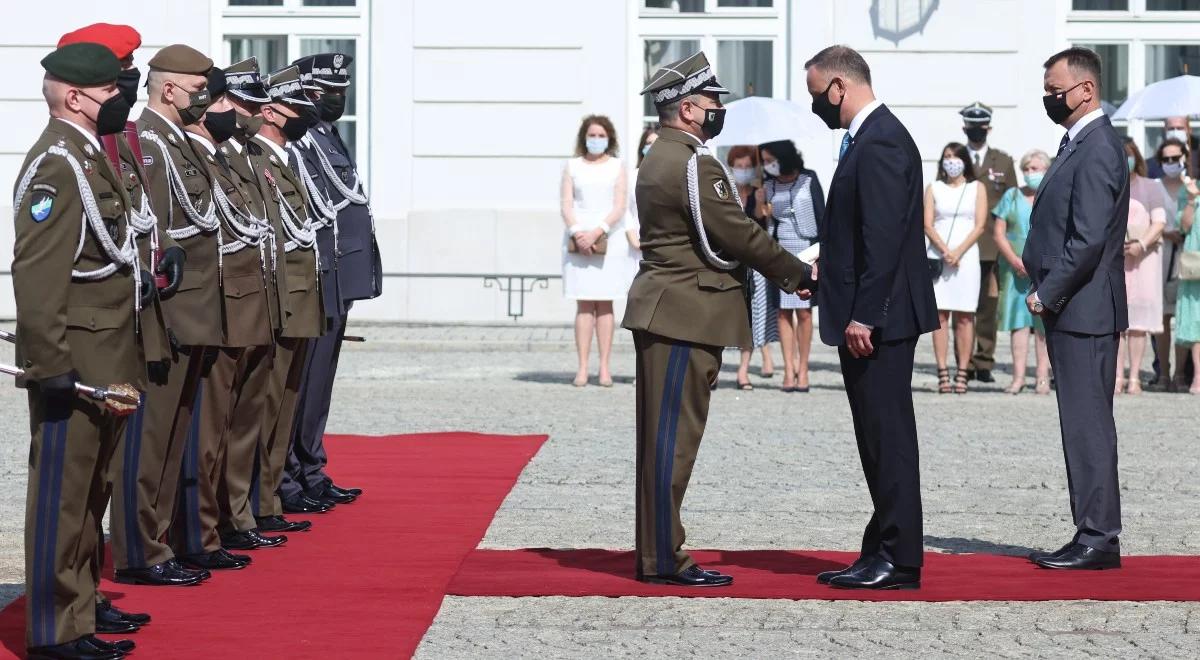 "Nominacje w dzień wielkiego żołnierskiego czynu". Prezydent wręczył awanse generalskie oficerom WP