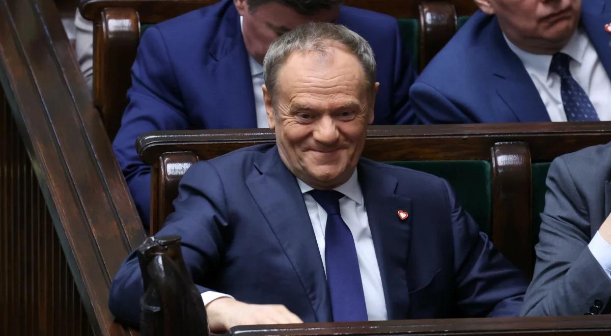 Tusk zakpił z polityków opozycji. "Nie powinni popłakiwać"