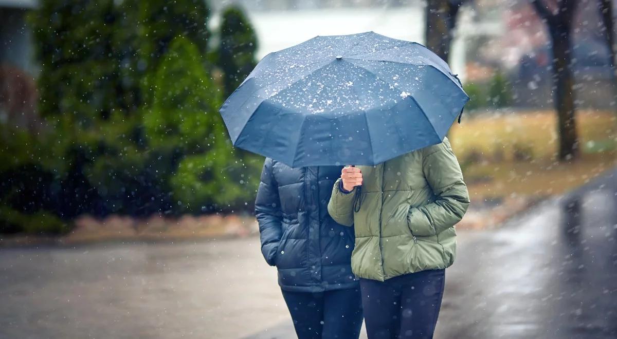 Prognoza pogody. Możliwe opady deszczu i deszczu ze śniegiem, są alerty IMGW