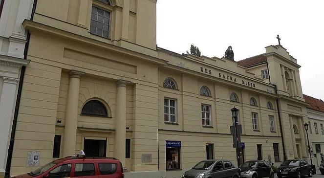 Warszawa: pod warstwą białej farby odkryto skarb