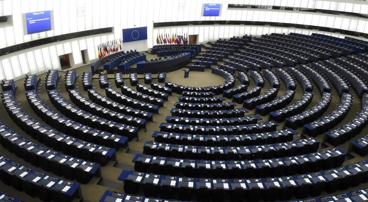 "Wiele znaków zapytania", "Nikt tu nie jest przeciwko Polsce". Europosłowie przed debatą w PE