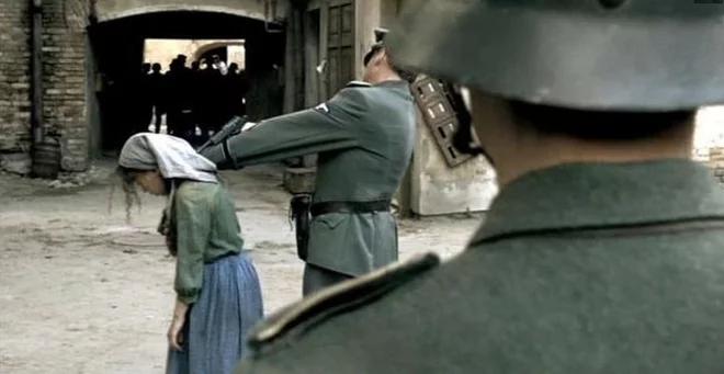 Protest Polaków przed BBC. "Stop Nazi Propaganda"