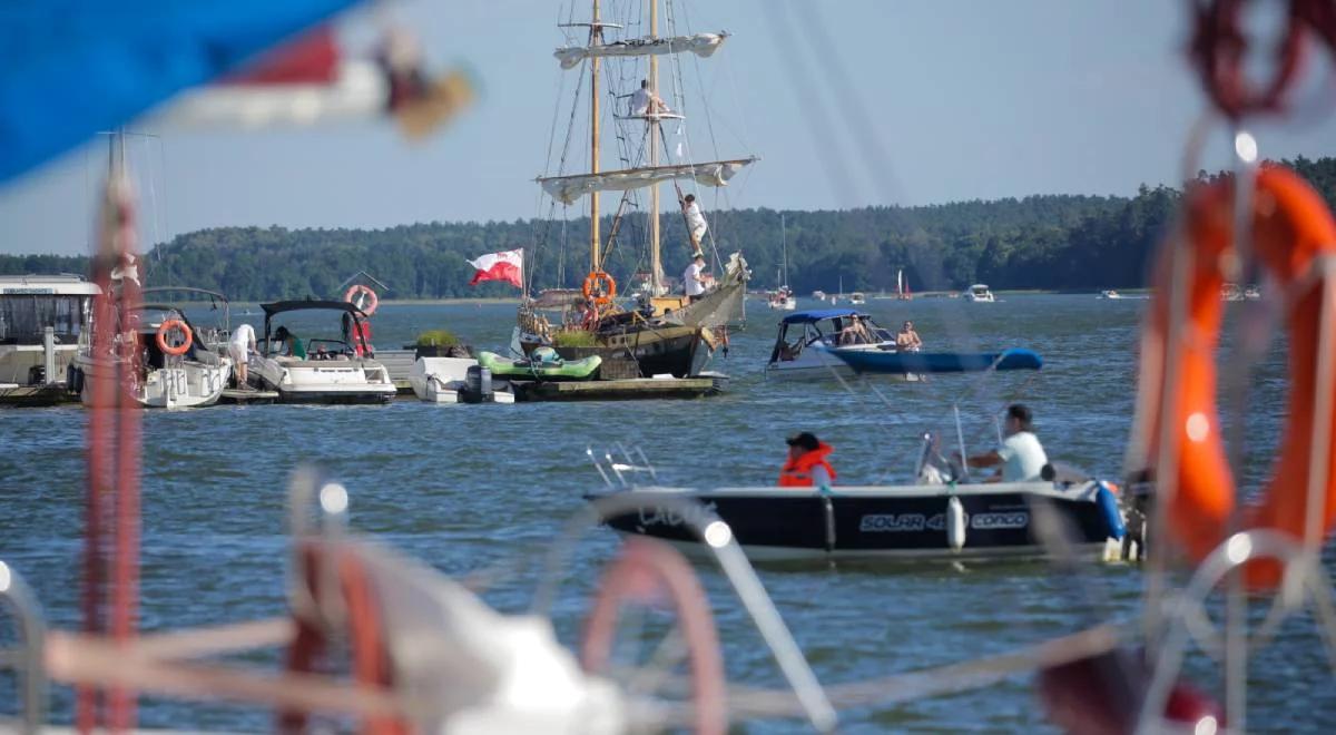 Tłok na jeziorach. "Nie mając umiejętności, ryzykujemy. To realne zagrożenie życia"