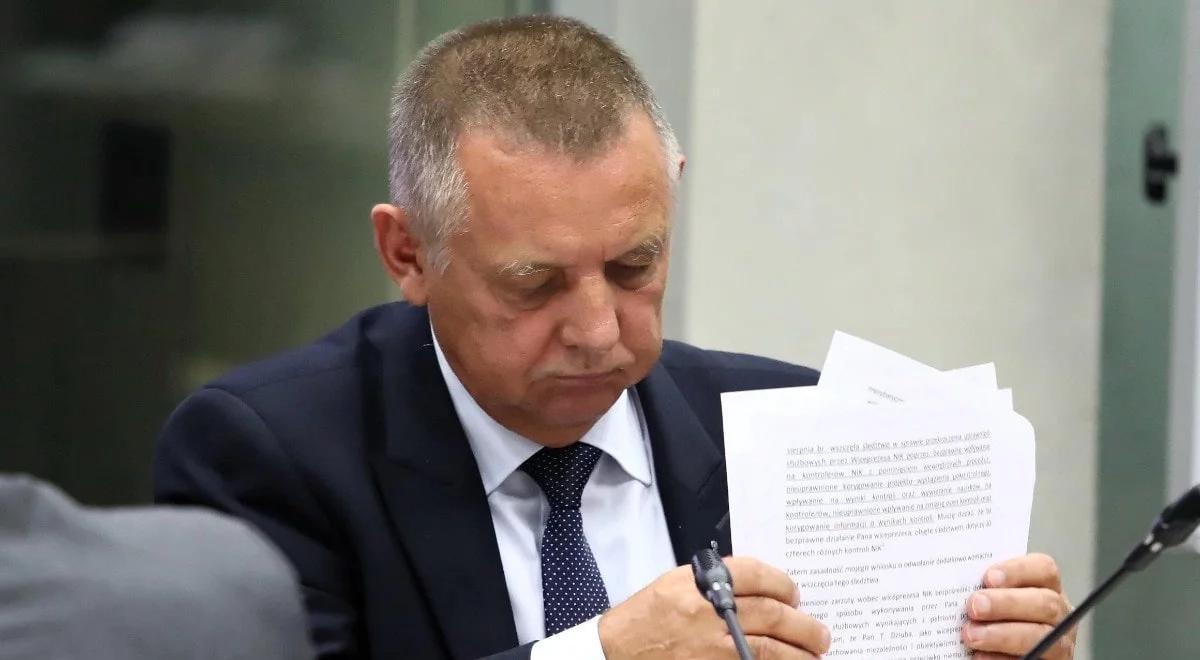 Szef NIK wysłał podwładną do skarbówki w prywatnej sprawie? Media o "nowych kłopotach" Banasia