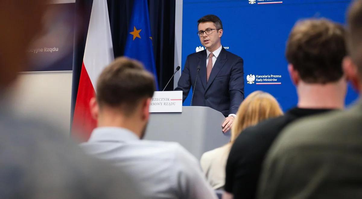 Spotkanie z opozycją ws. relokacji migrantów w UE. Piotr Müller: premier zaapeluje o wspólny sprzeciw