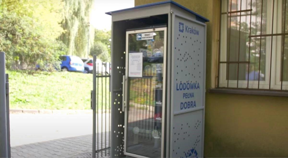 "Lodówka pełna dobra". Dyrektor krakowskiego MOPS-u: jest to potrzebna idea, zwłaszcza teraz