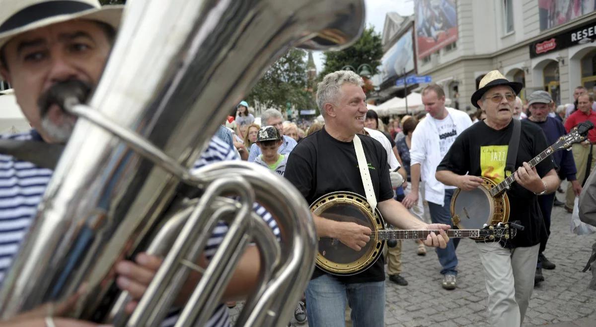 Globalizacja a muzyka miast. Jak twórcy zamienili ulicę na scenę