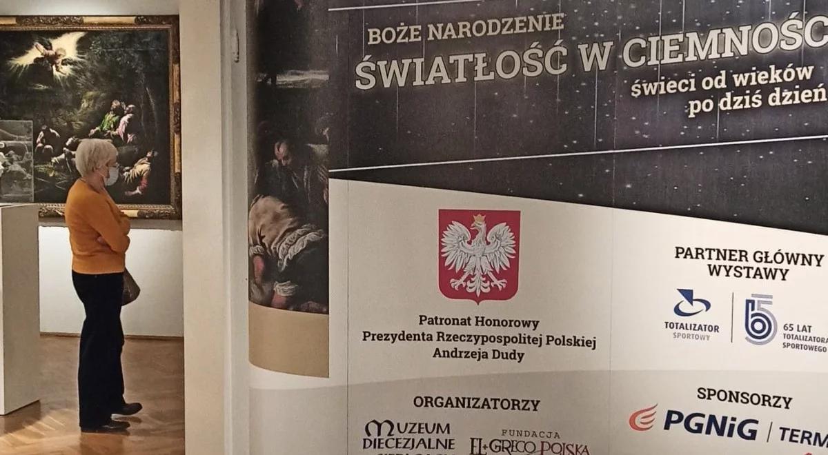 "Światło, które rozjaśniło ciemność". Prof. Jerzy Miziołek o bożonarodzeniowej wystawie