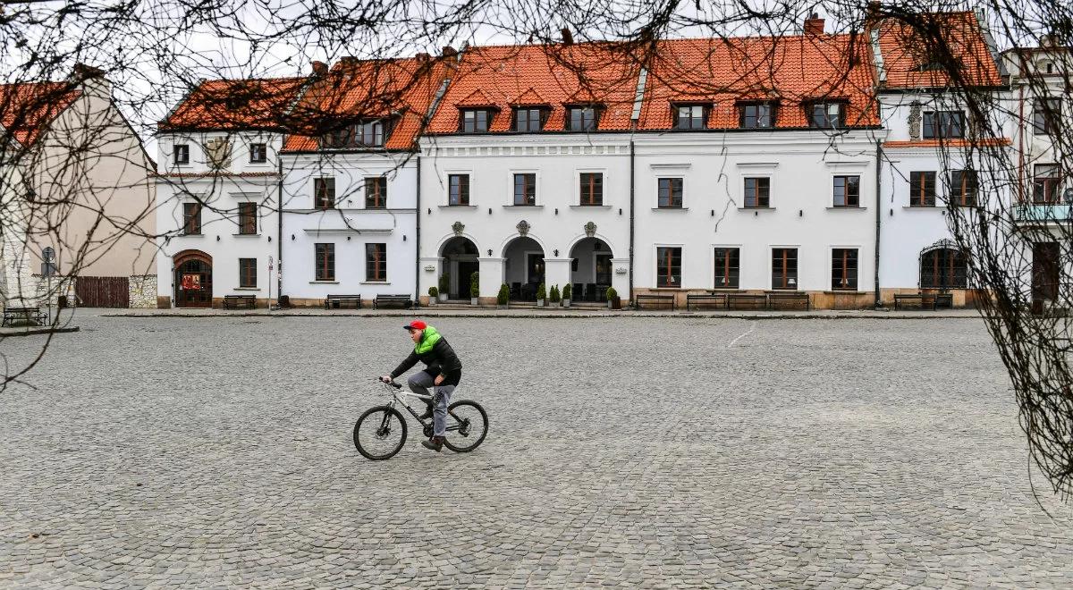 Jak przestrzegaliśmy obostrzeń w okresie świąt? Prof. Gut: odpowiedź poznamy pod koniec tygodnia