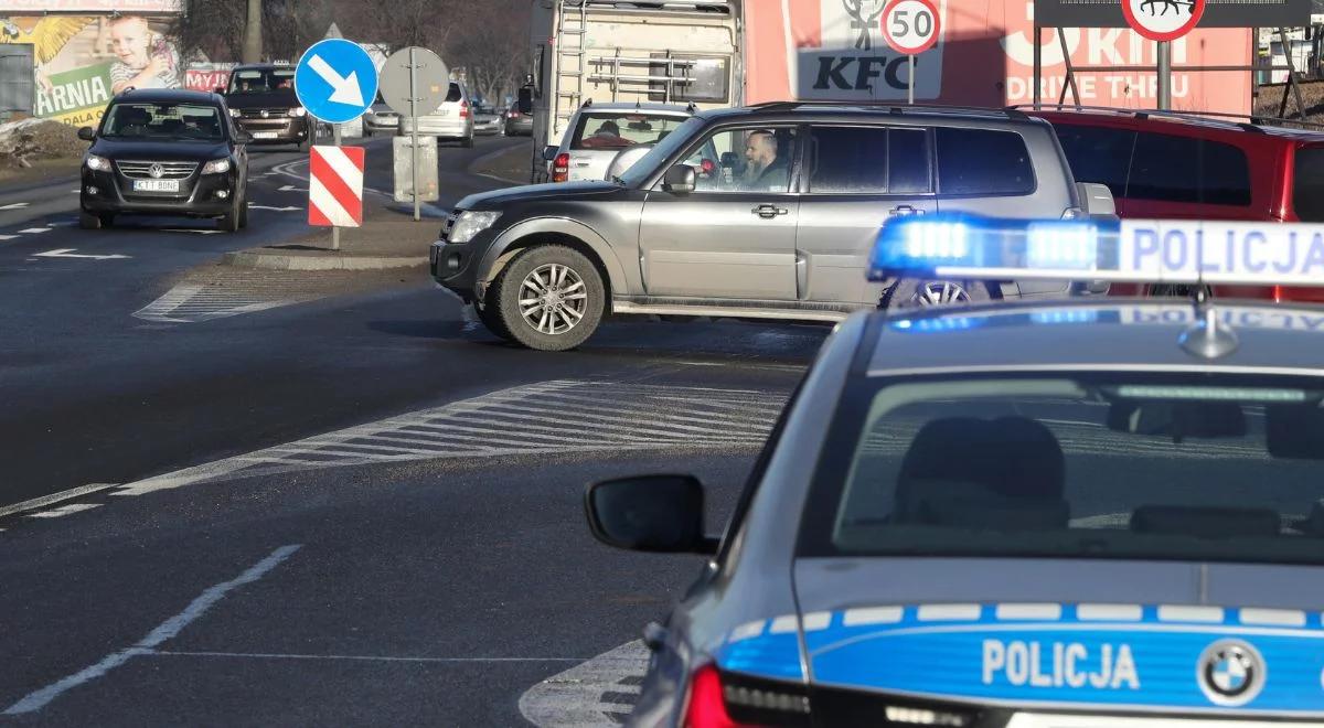 Wypadek radiowozu z dwiema nastolatkami. Dowódca patrolu zawieszony