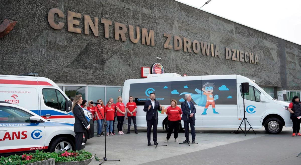 Nowa karetka i modernizacja gabinetów zabiegowych w Centrum Zdrowia Dziecka. Dar Fundacji Orlen