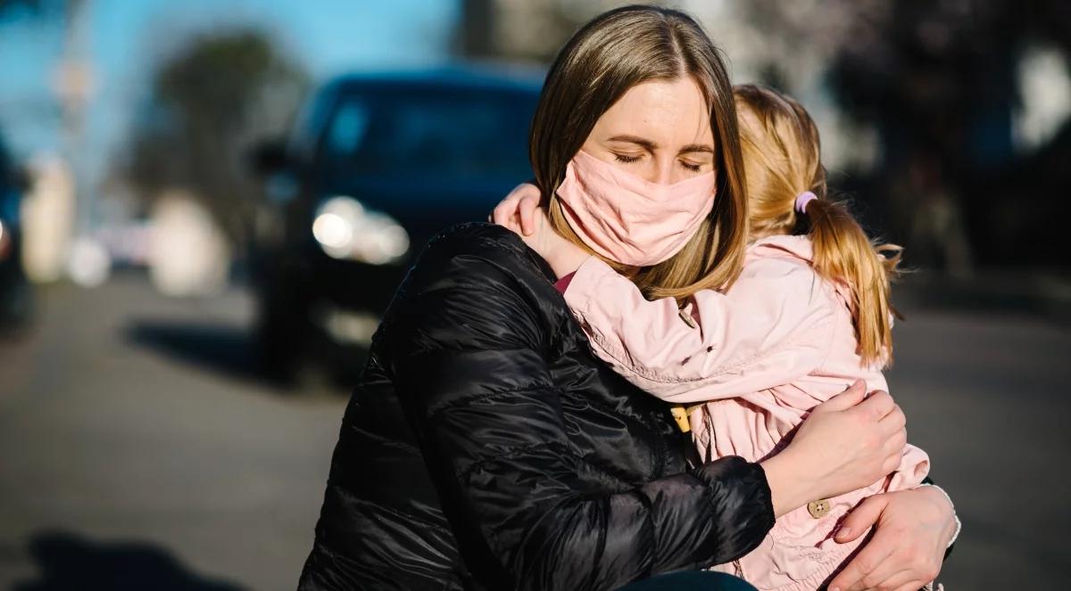 "To, że dzieci roznoszą koronawirusa, to trochę legenda". Prof. Gut o sytuacji epidemicznej