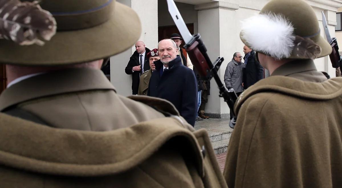 Szef MON: żołnierze niezłomni są fundamentem nowej polskiej armii