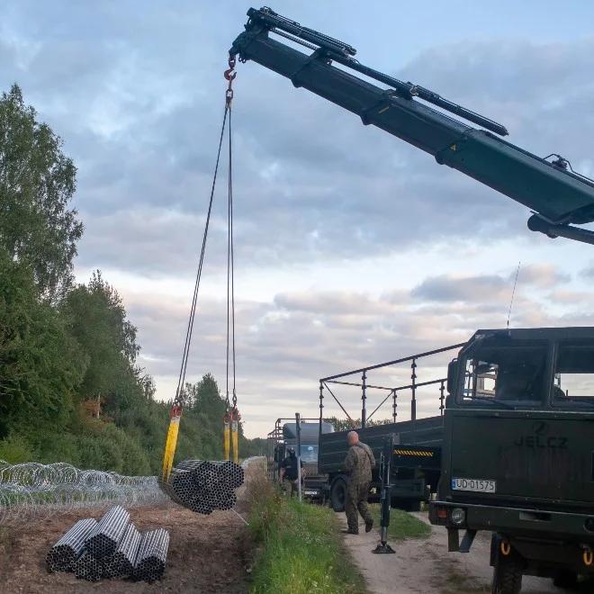 Łotewski ekspert Olevs Nikers: to dobrze, że Polska buduje płot na granicy, Łotwa i Litwa idą tą samą drogą