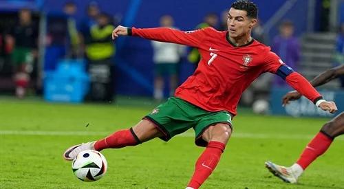 Cristiano Ronaldo, kapitan pił...