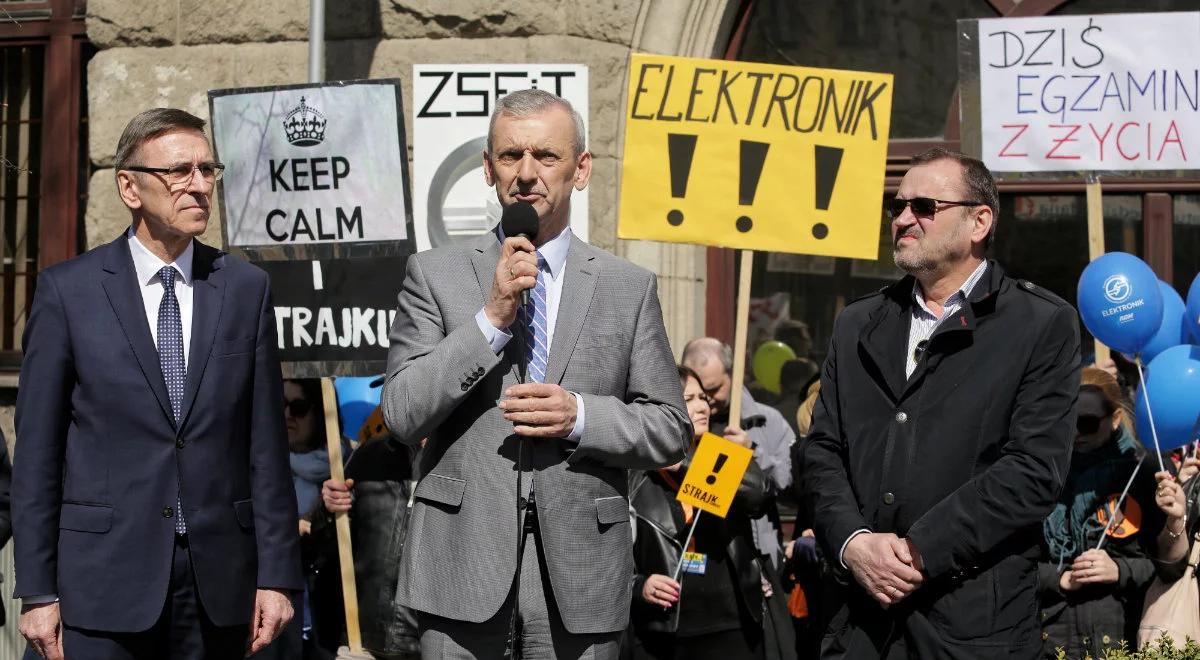 Debata dnia. Nie ma przełomu w negocjacjach na linii rząd-nauczyciele. Komentarze publicystów 