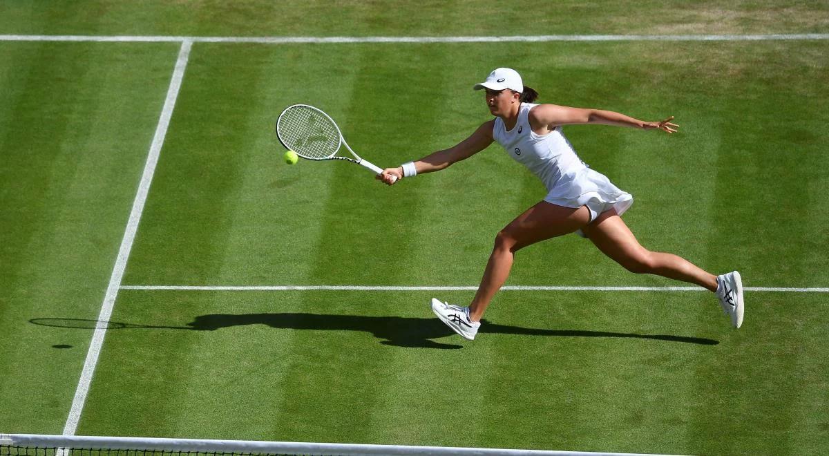 Wimbledon 2023: mistrzyni nie obroni tytułu? Eksperci oszacowali szanse Igi Świątek