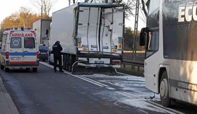 Karambol na krajowej ósemce: czworo rannych