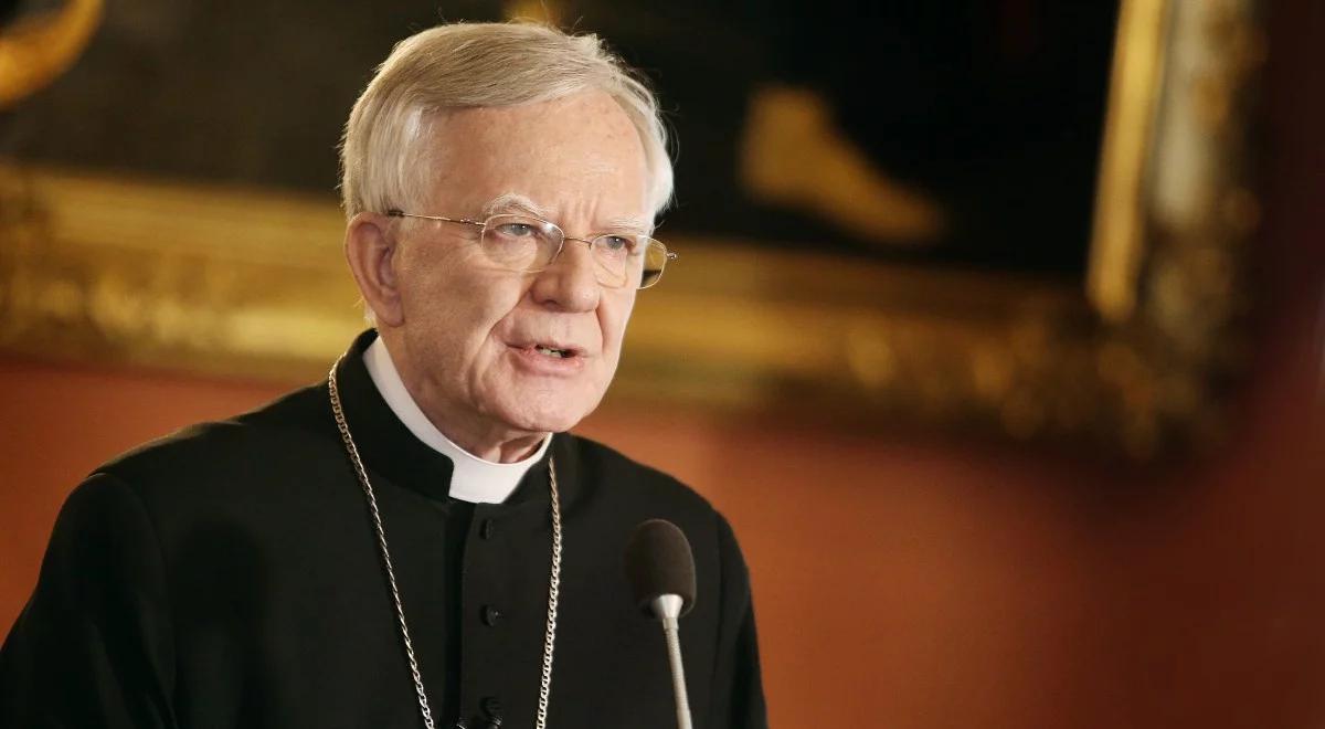 Abp Marek Jędraszewski zachęca do rodzinnego przeżycia transmisji mszy świętych